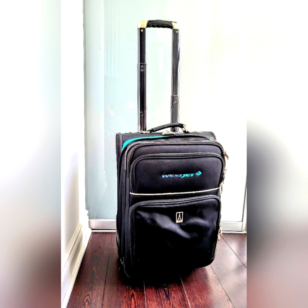 Travelpro FlightCrew 5 21" Rollaboard Carryon Suitcase